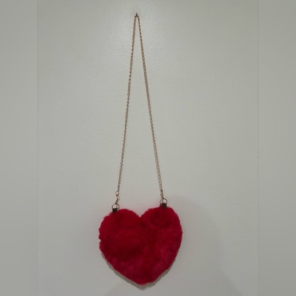 Heart-Shaped Faux Fur Crossbody Bag - Red - Picture 4 of 10